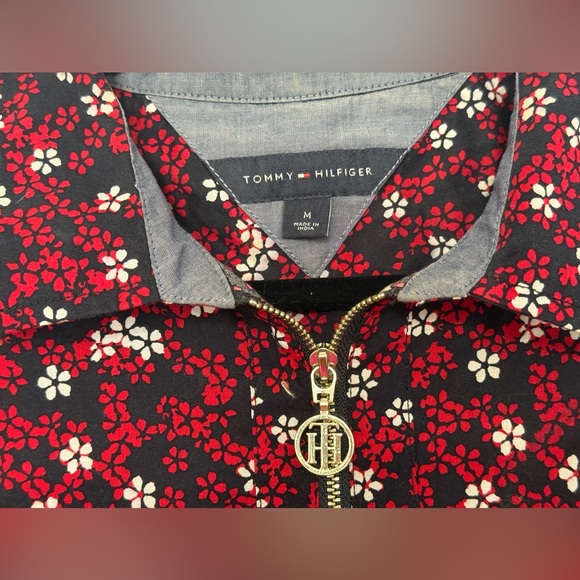 Tommy Hilfiger Red Floral Quarter Zip Top Roll Tab Sleeve Women’s size Medium - Picture 4 of 4